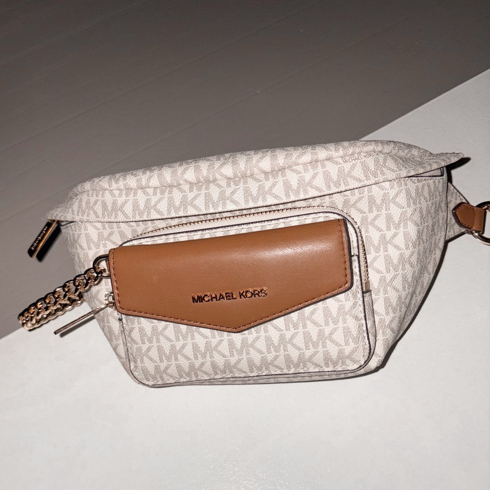 Michael Kors Maisie Large Logo 2-in-1 Sling Pack